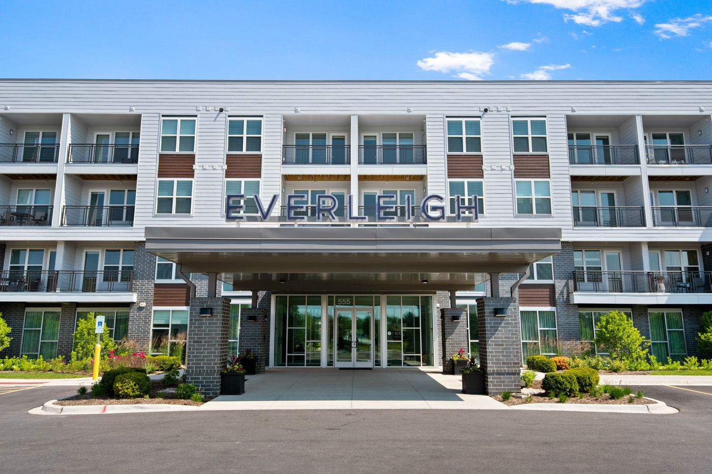 555 Lakeview Parkway — Vernon Hills, IL 60061