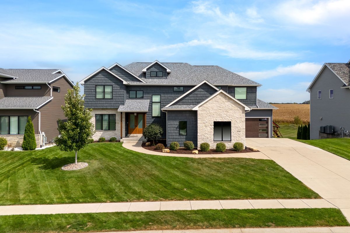 5765 Pigeon Creek Road, Bettendorf, IA 52722
