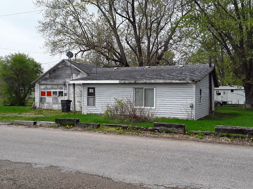 301 S 14 Street, Keithsburg, IL 61442