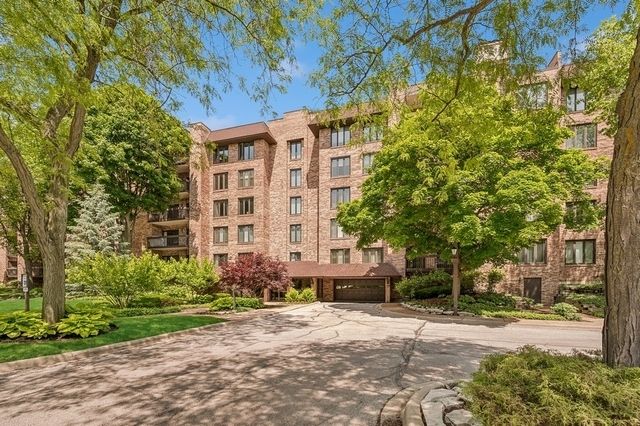 3810 MISSION HILLS Road #107 — Northbrook, IL 60062