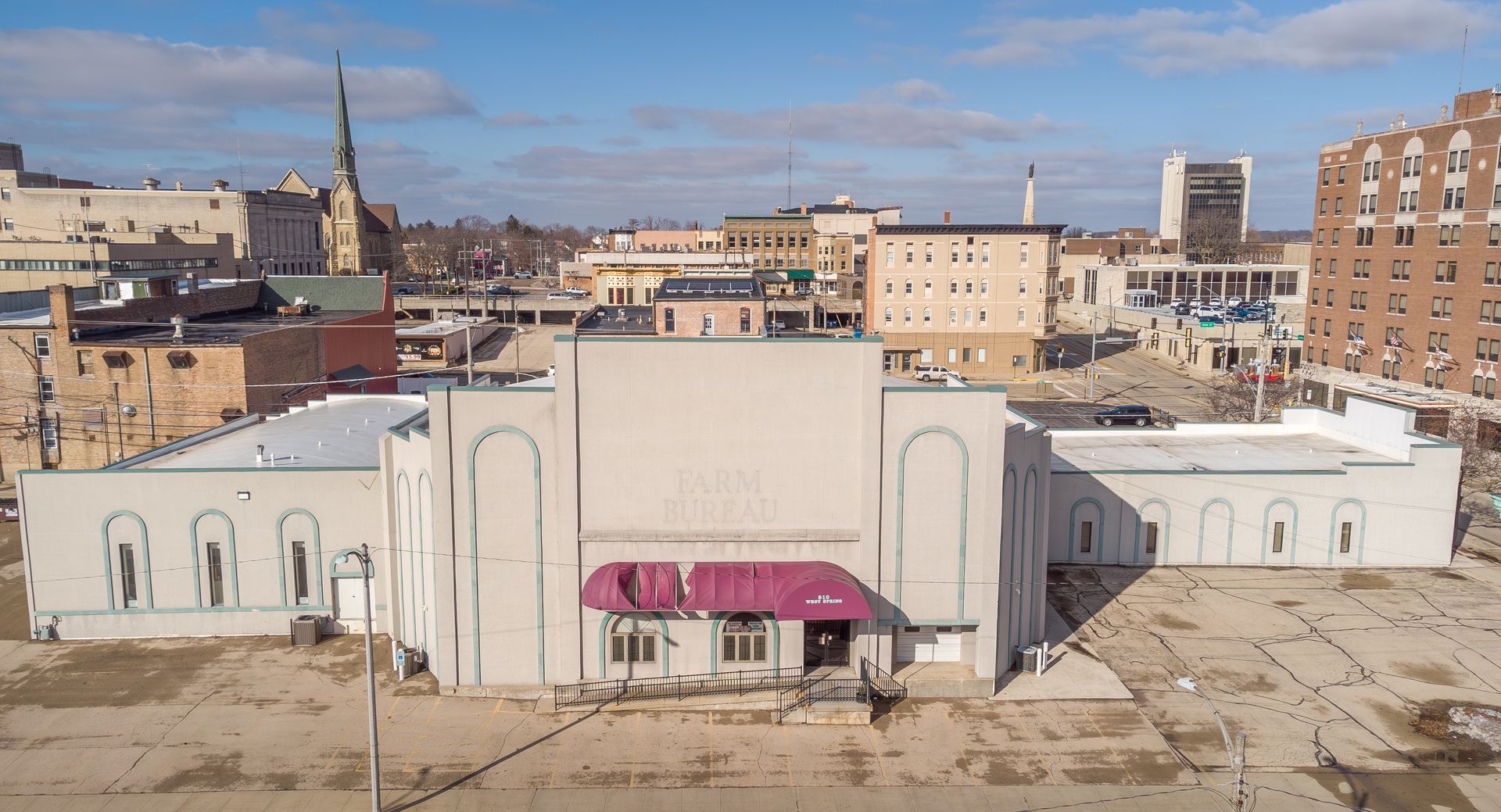 210 W Spring Street — Freeport, IL 61032