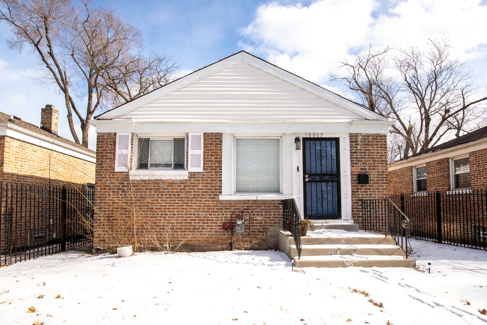 10005 S Calhoun Avenue — Chicago, IL 60617