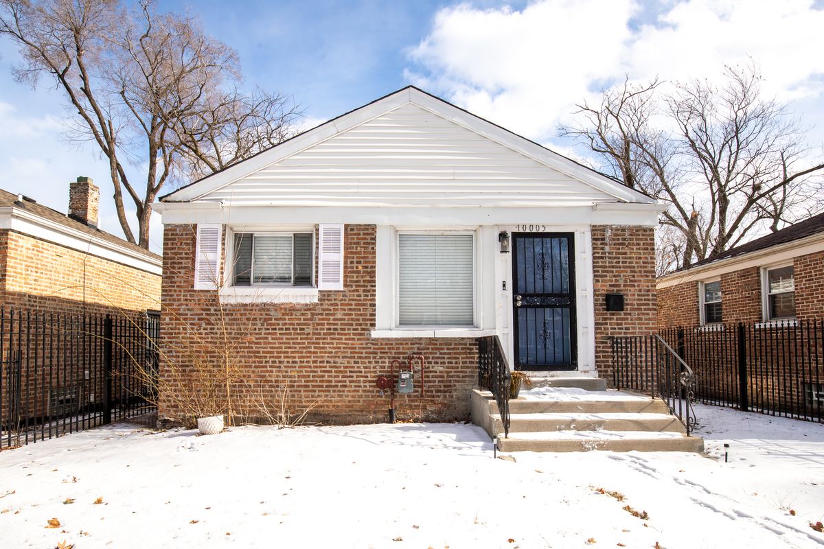 10005 Calhoun Avenue, Chicago, IL 60617