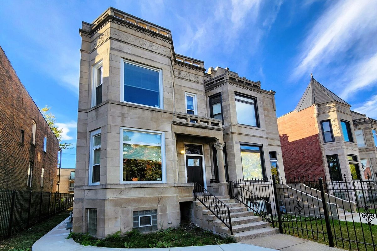 6450 Greenwood Avenue, Chicago, IL 60637