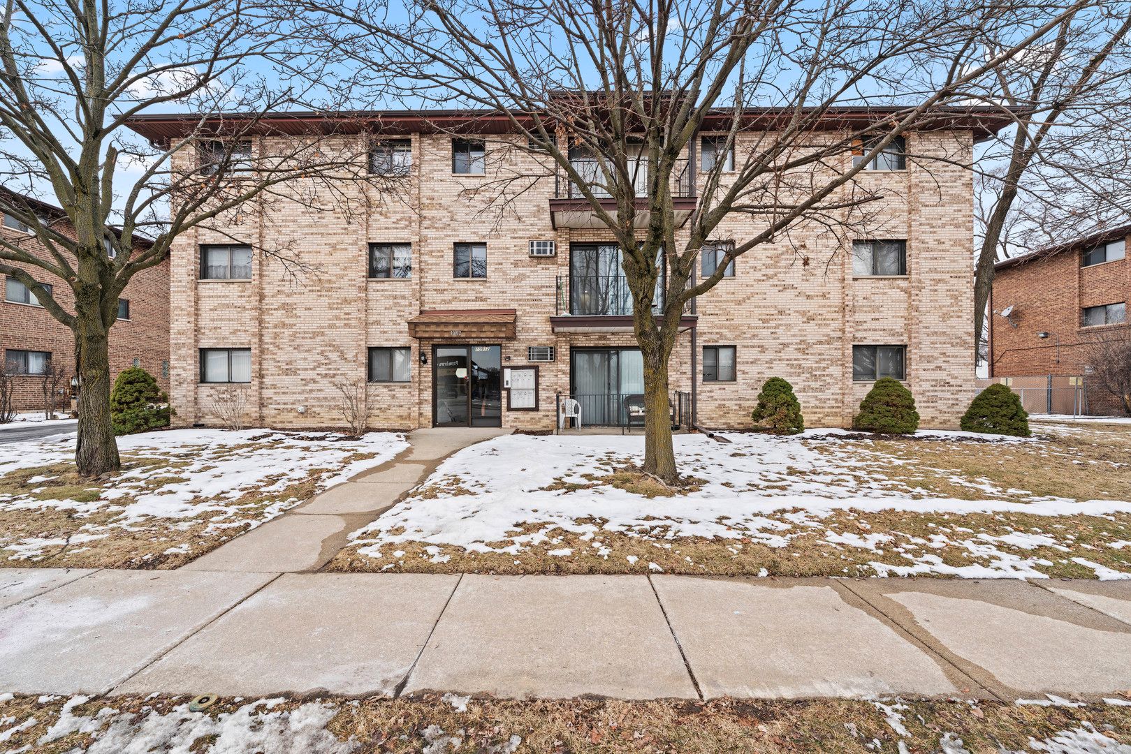 10912 Central Avenue #202 — Chicago Ridge, IL 60415