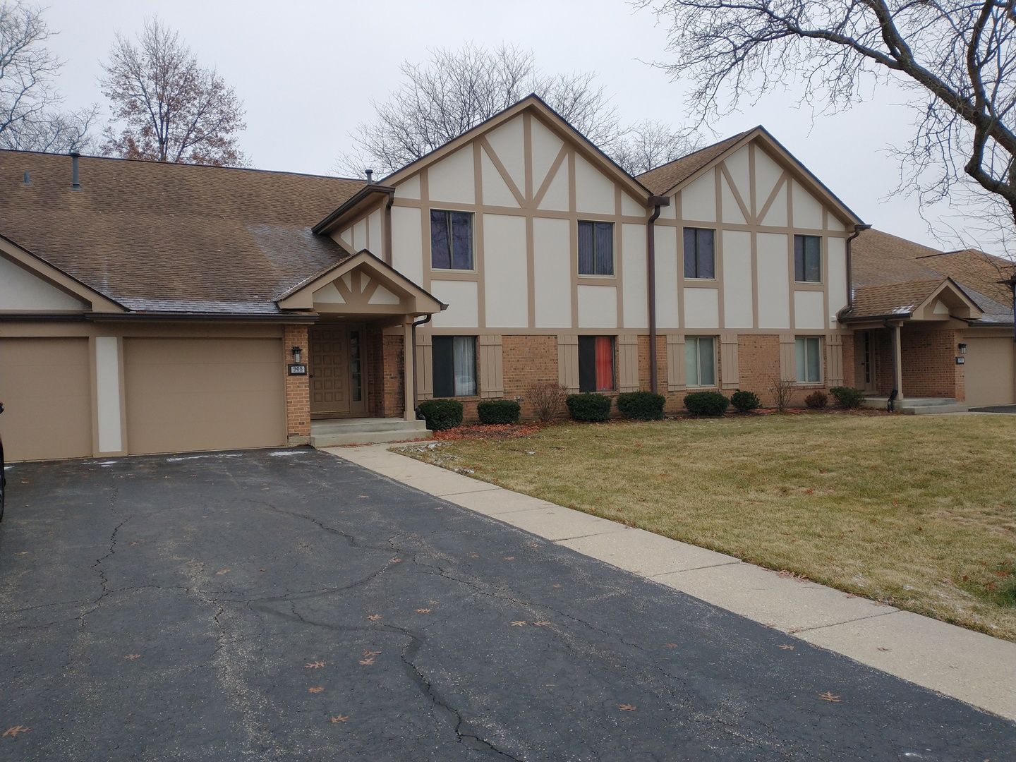 905 Surrey Drive #2B — Schaumburg, IL 60193