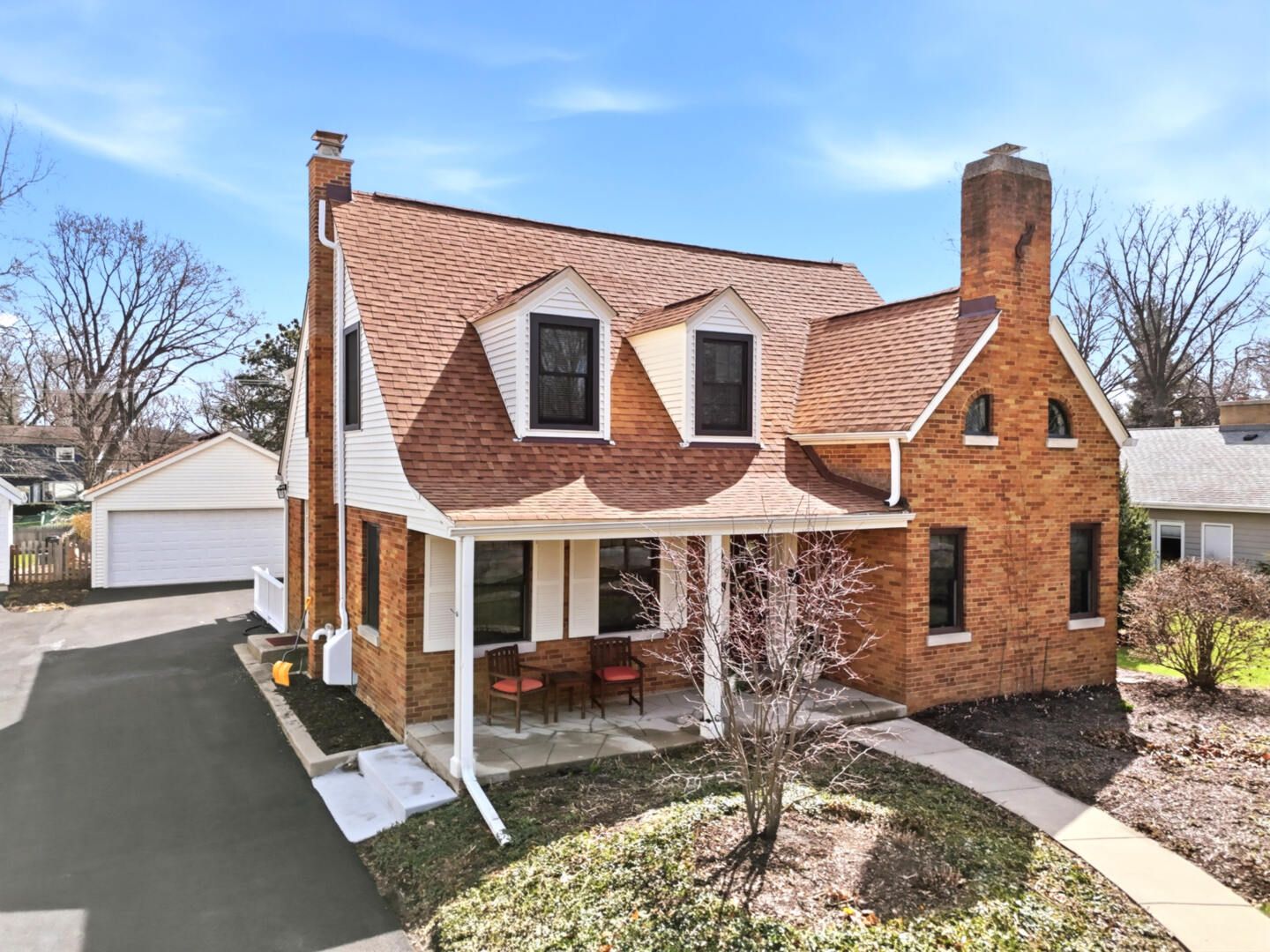 909 S Wheaton Avenue — Wheaton, IL 60189