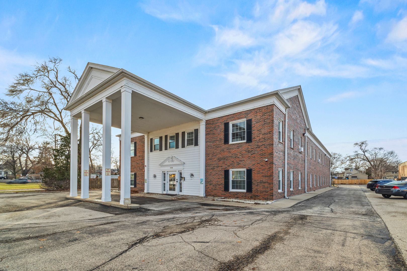 1114 N Arlington Heights Road #201 — Arlington Heights, IL 60004