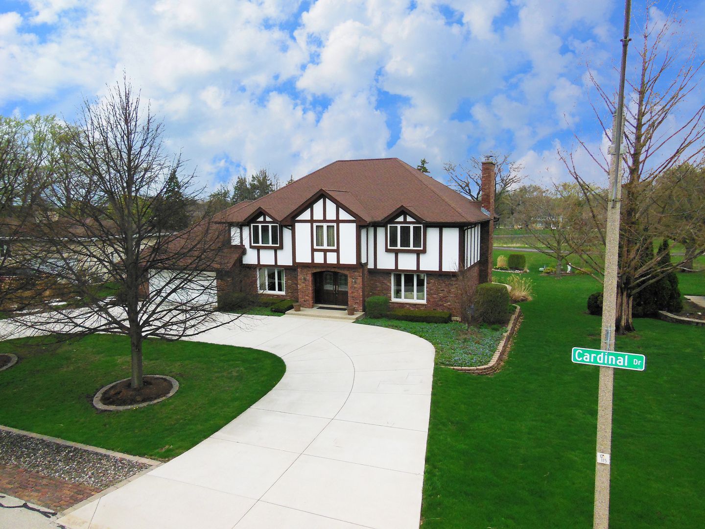 400 Cardinal Drive — Bloomingdale, IL 60108