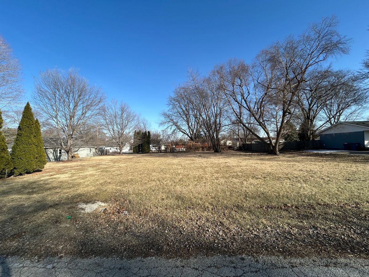 1205 12th Street, Silvis, IL 61282