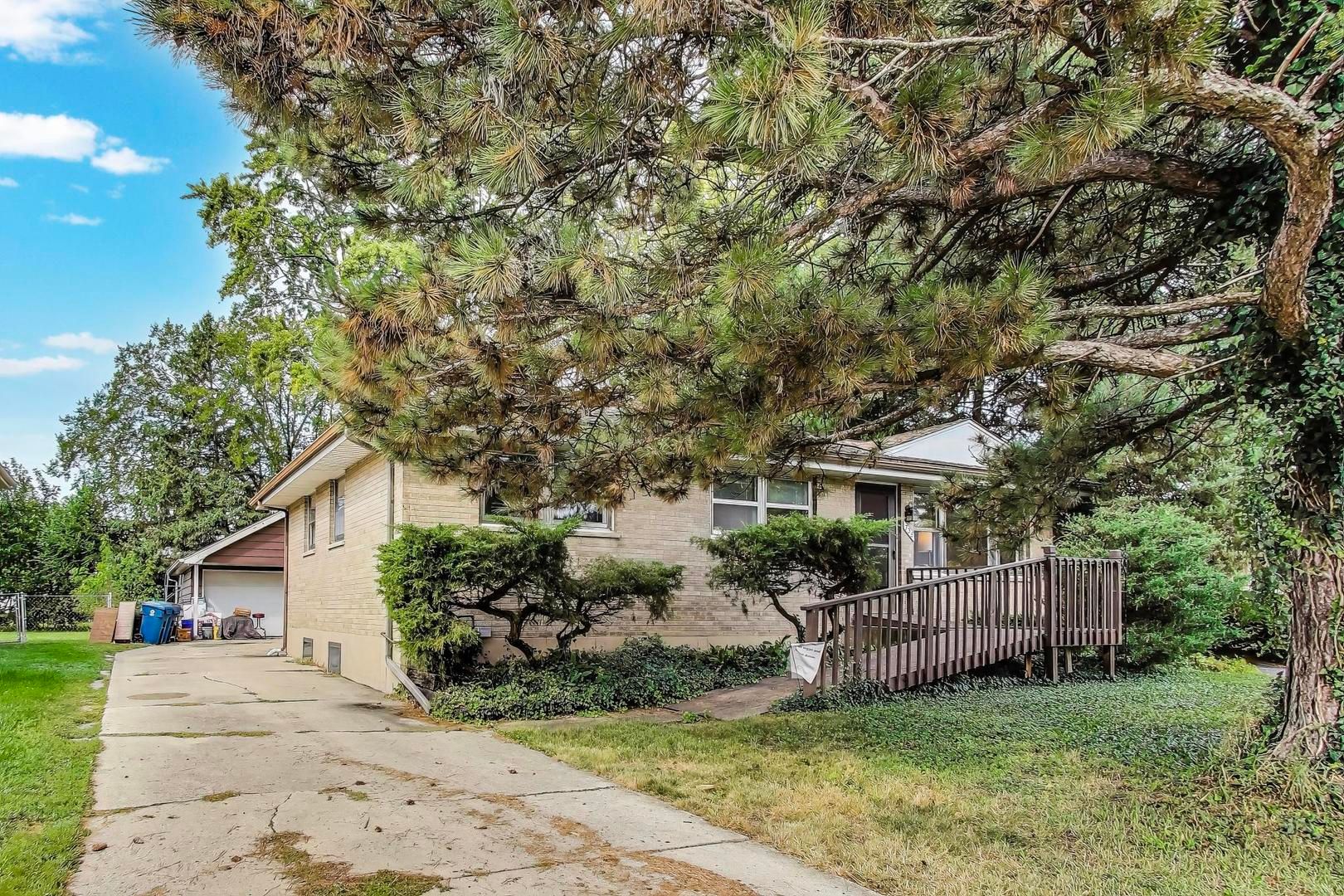 738 N Parker Street — Elmhurst, IL 60126