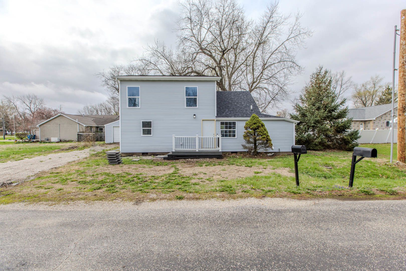 305 Chestnut Street — Hudson, IL 61748