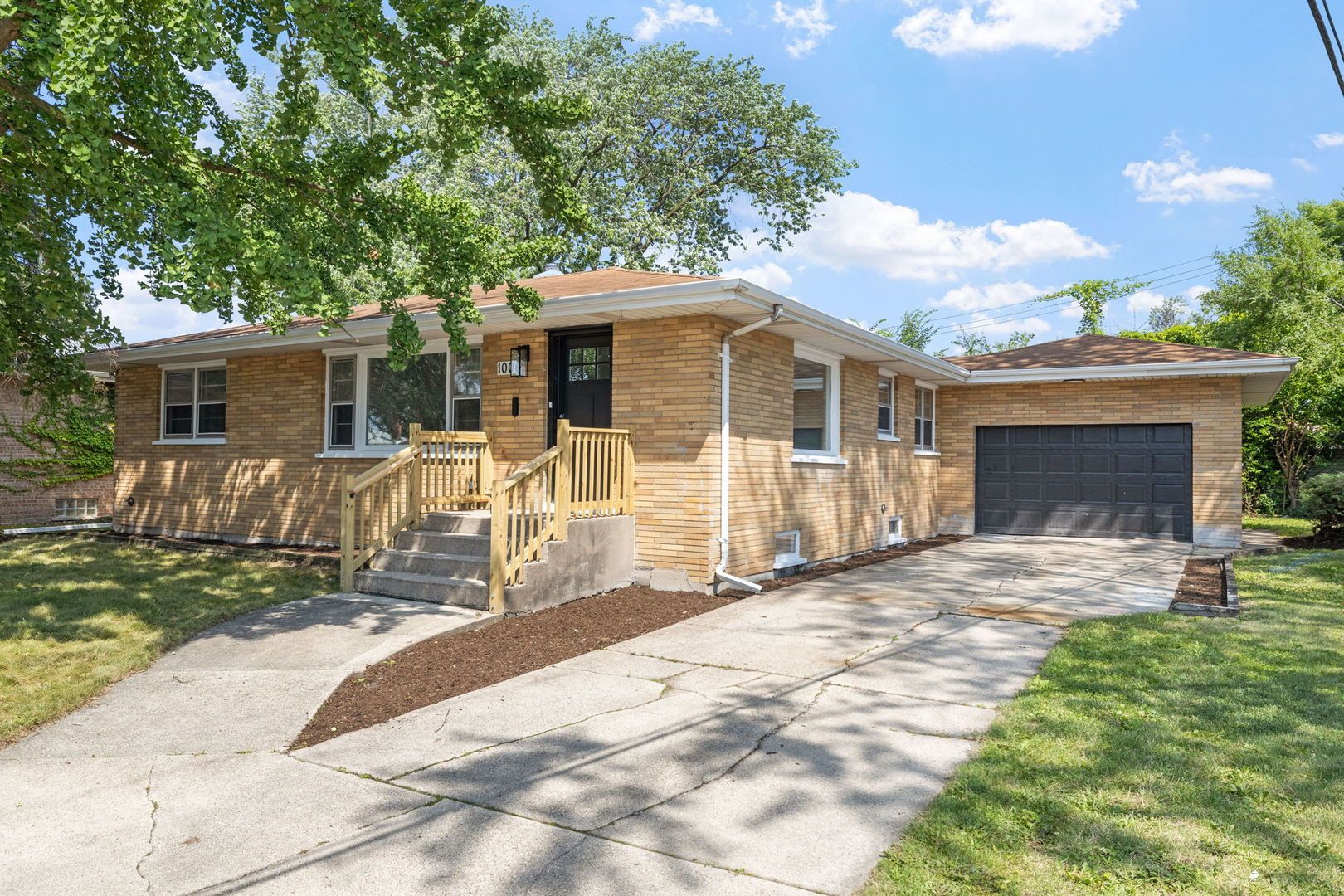 1006 E 163rd Street — South Holland, IL 60473