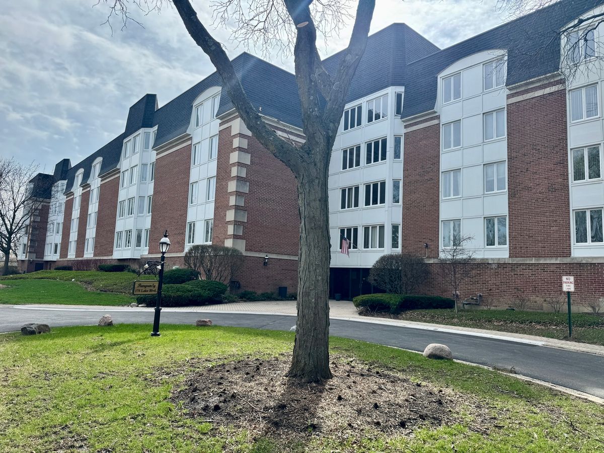 175 Lake Boulevard, Buffalo Grove, IL 60089