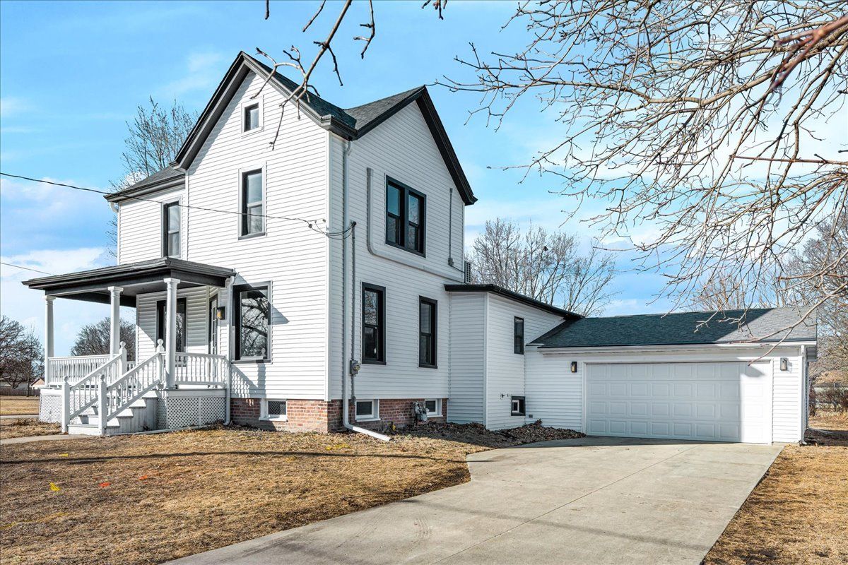11 E 3rd Street — El Paso, IL 61738