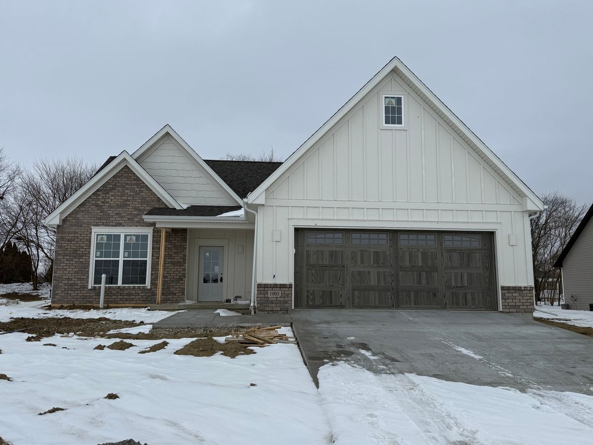 1905 Stone Creek Boulevard, Urbana, IL 61802