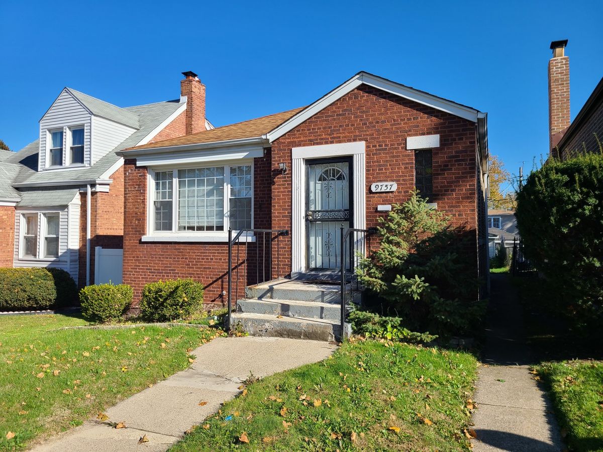 9757 Woodlawn Avenue, Chicago, IL 60628