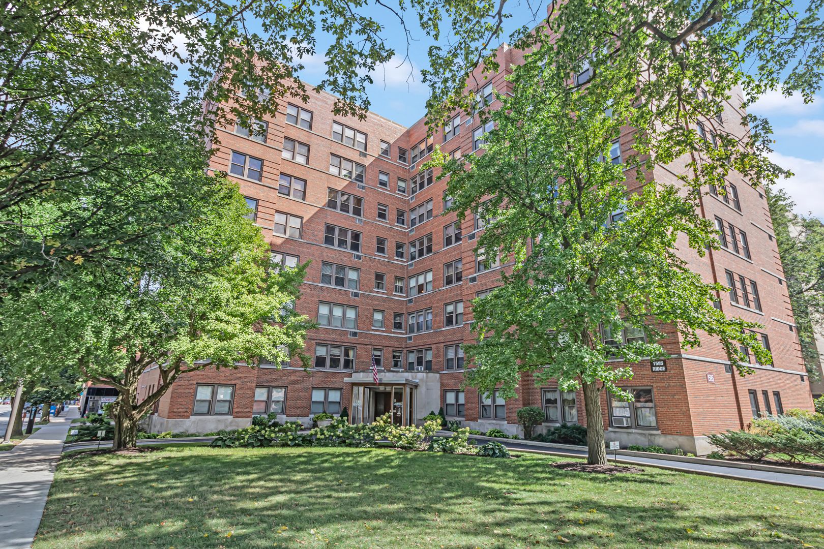 1585 RIDGE Avenue #502 — Evanston, IL 60201