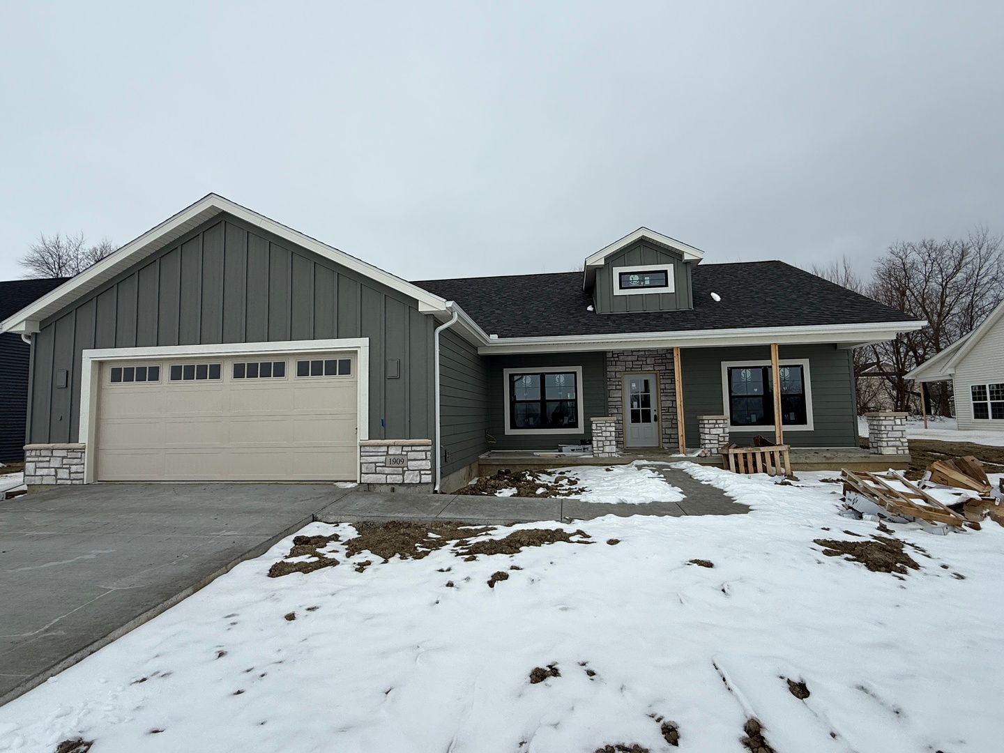 1909 S Stone Creek Boulevard — Urbana, IL 61802