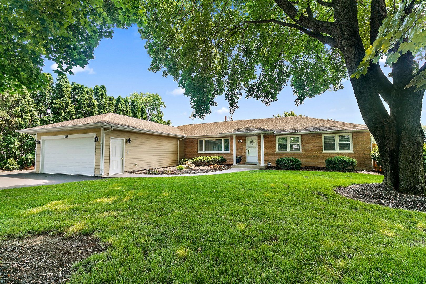 1037 N Harrison Street — Algonquin, IL 60102