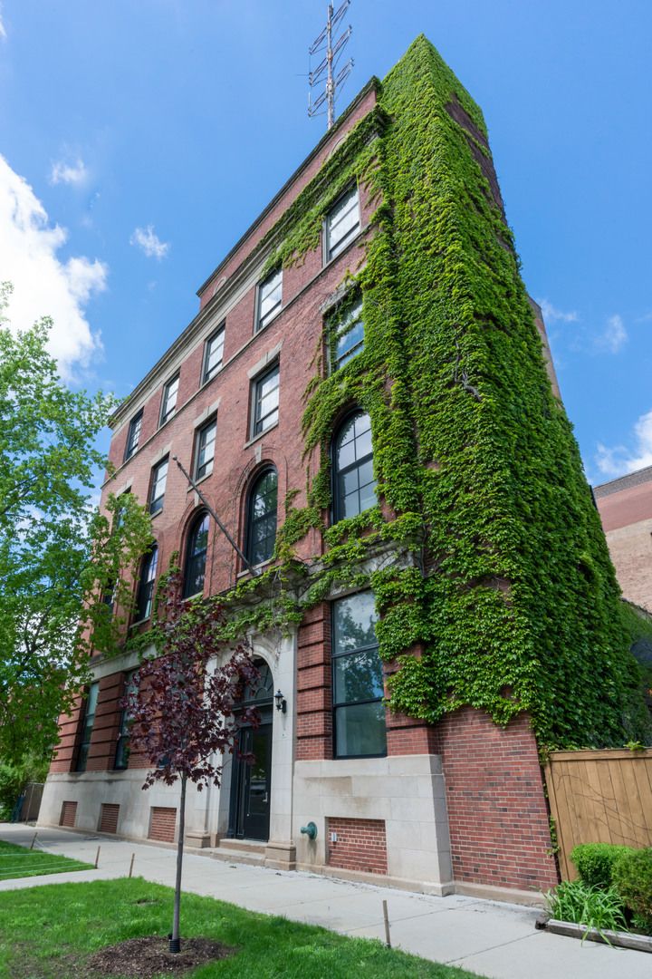 3312 Belle Plaine Avenue, Chicago, IL 60618