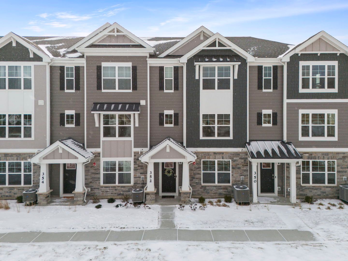 352 Bridgeview Court — St. Charles, IL 60174