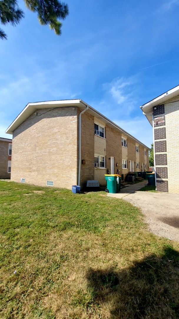 2204 Hebron Avenue #B — Zion, IL 60099