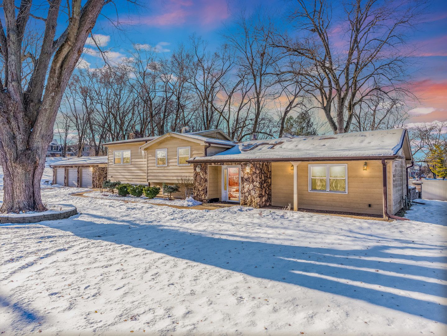 25216 River Road — Lake Barrington, IL 60010