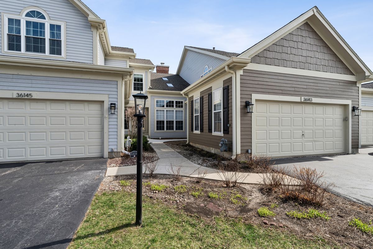 36143 Springbrook Lane, Gurnee, IL 60031