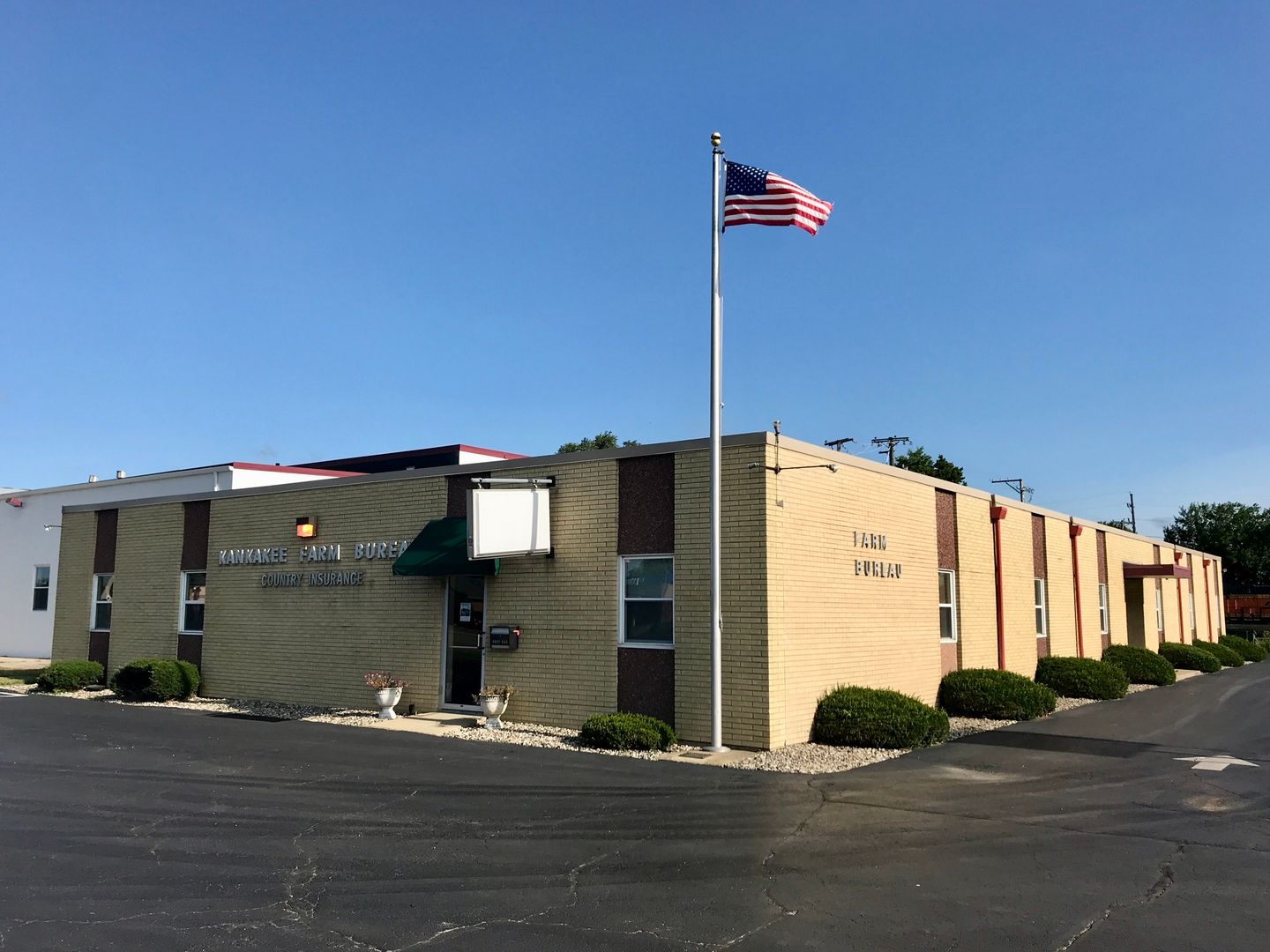 1605 W Court Street — Kankakee, IL 60901