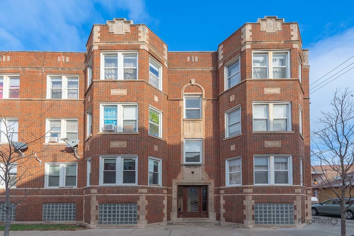 2250 Rosemont Avenue, Chicago, IL 60659