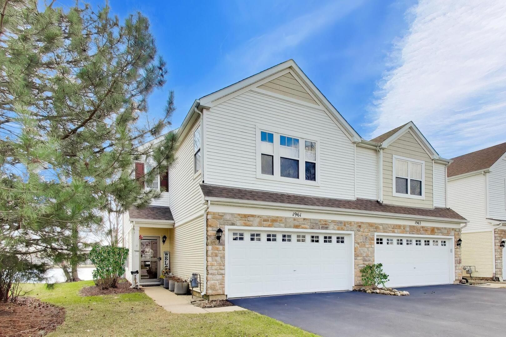 1961 Cobblestone Drive — Carpentersville, IL 60110