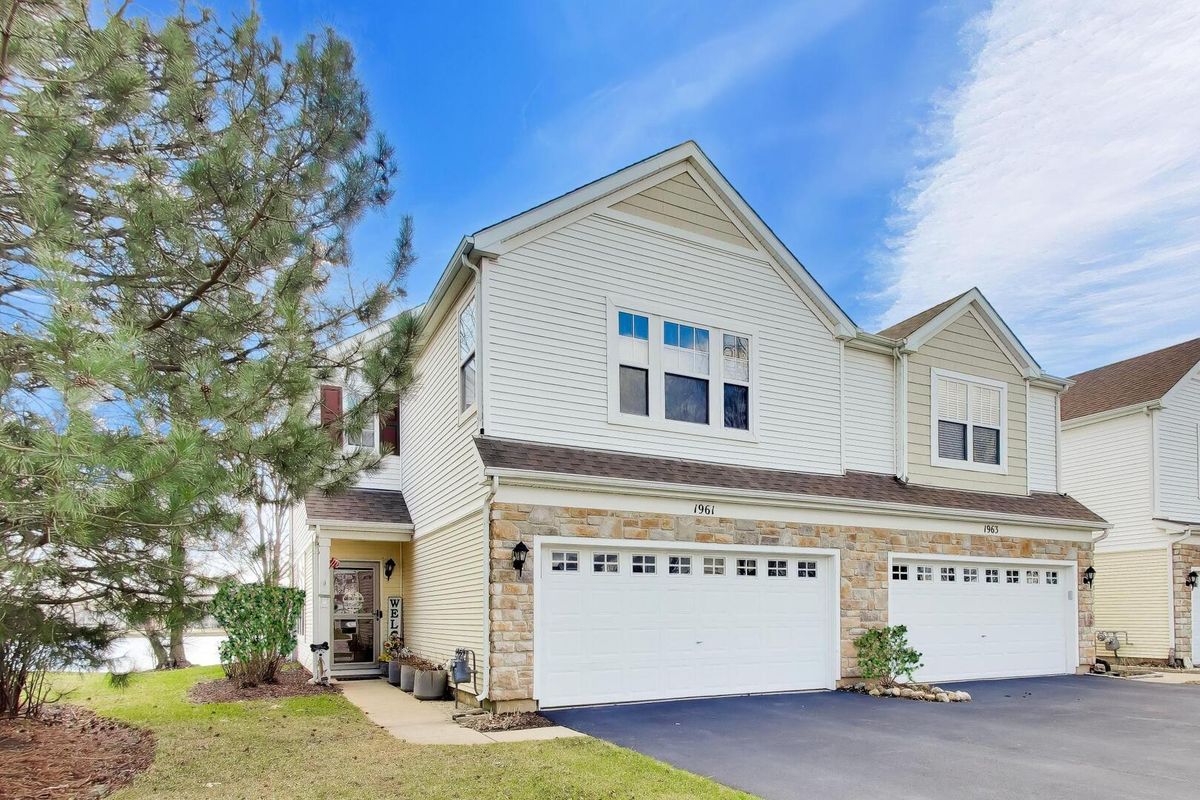1961 Cobblestone Drive, Carpentersville, IL 60110