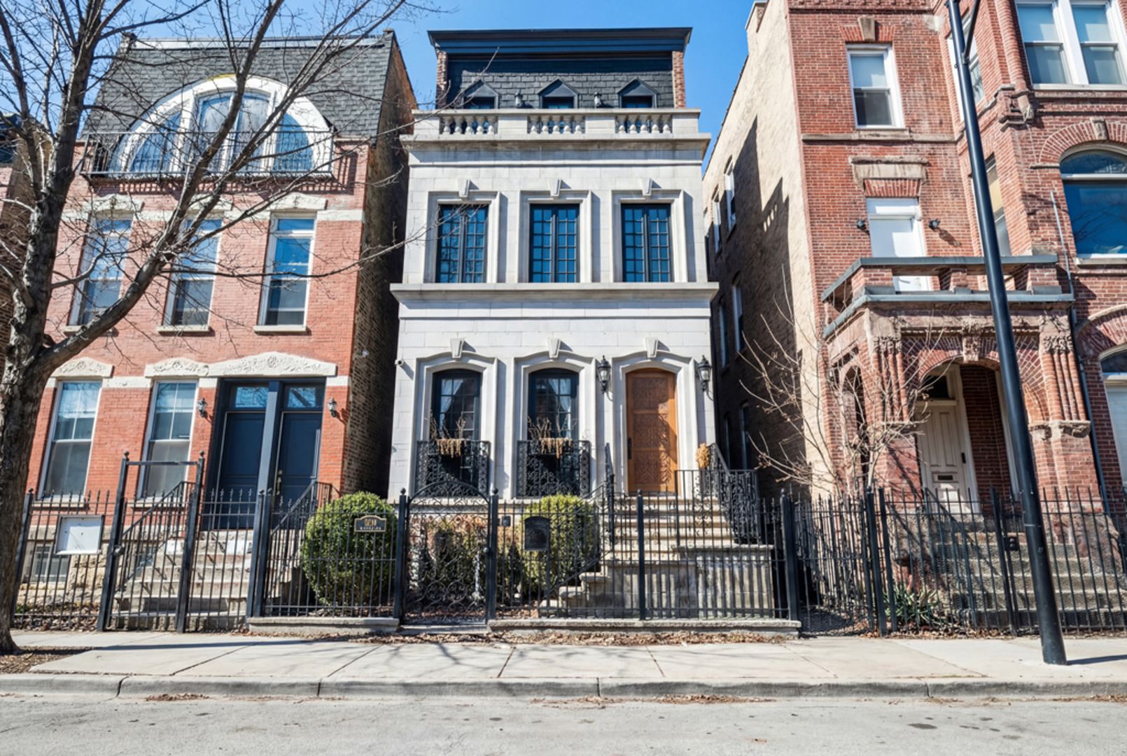 1220 N Damen Avenue — Chicago, IL 60622