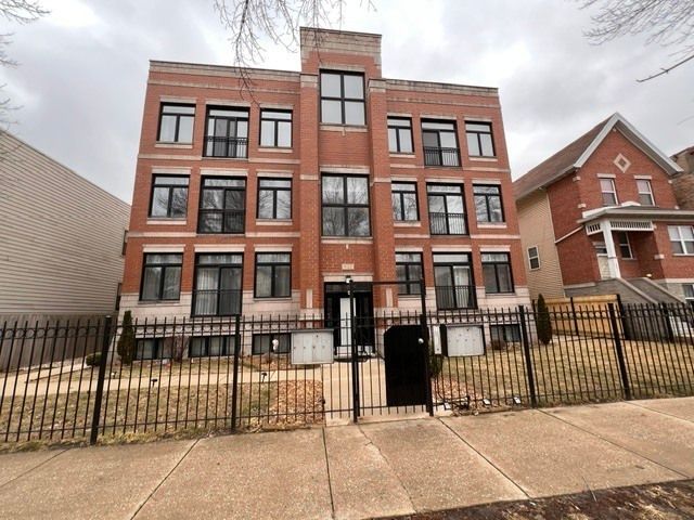 633 Bowen Avenue, Chicago, IL 60653