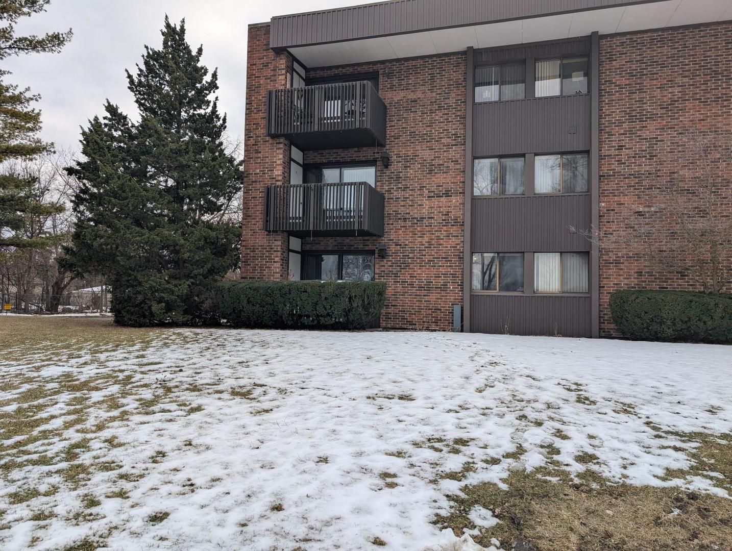 1424 Woodbridge Road #2H — Joliet, IL 60436