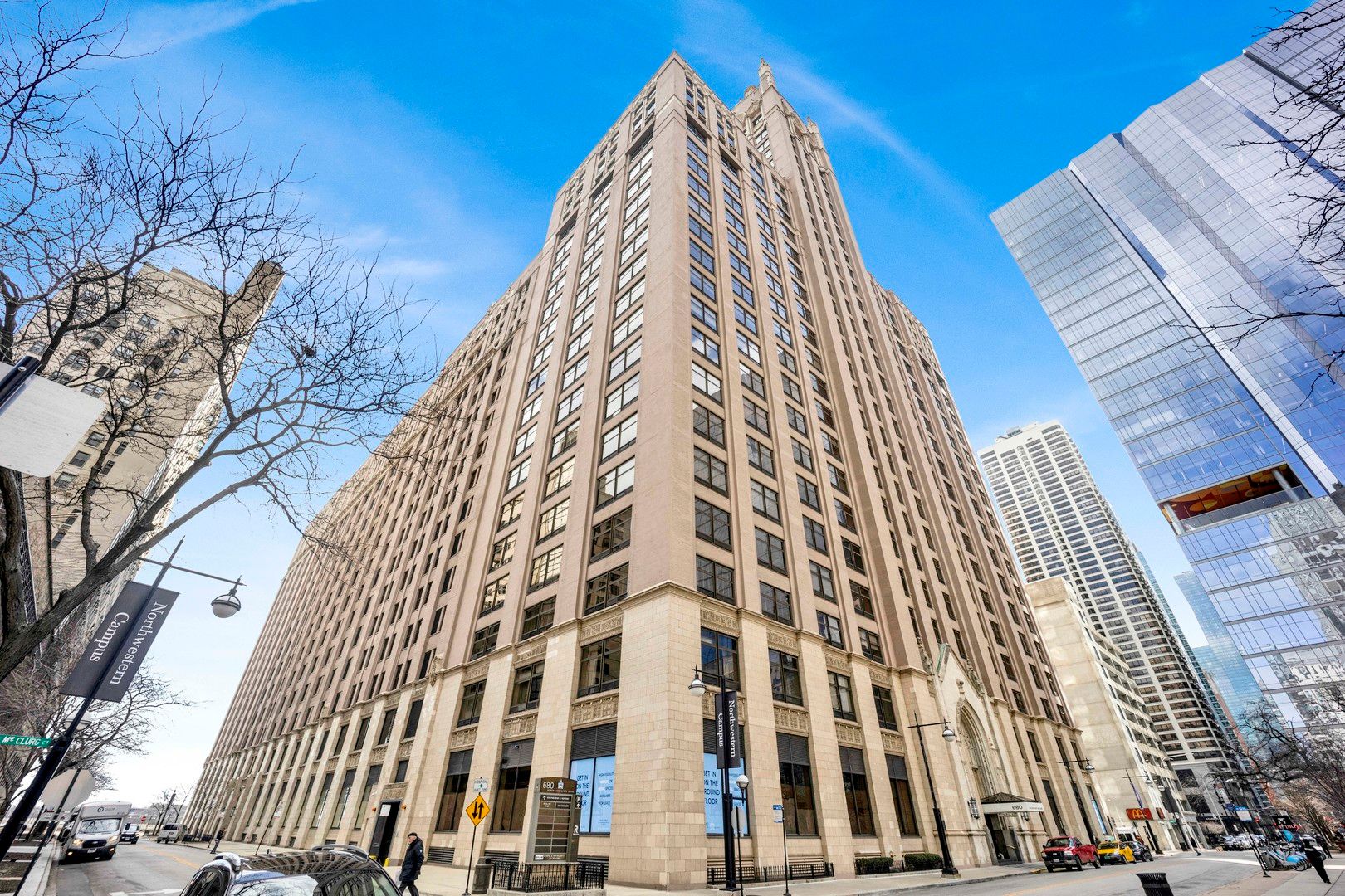 680 LAKE SHORE Drive — Chicago, IL 60611