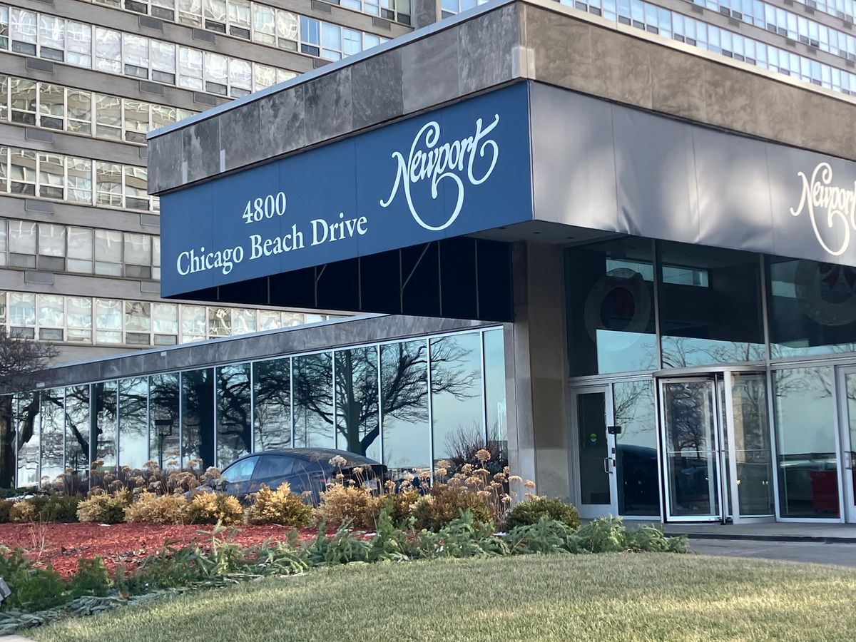 4800 Chicago Beach Drive, Chicago, IL 60615