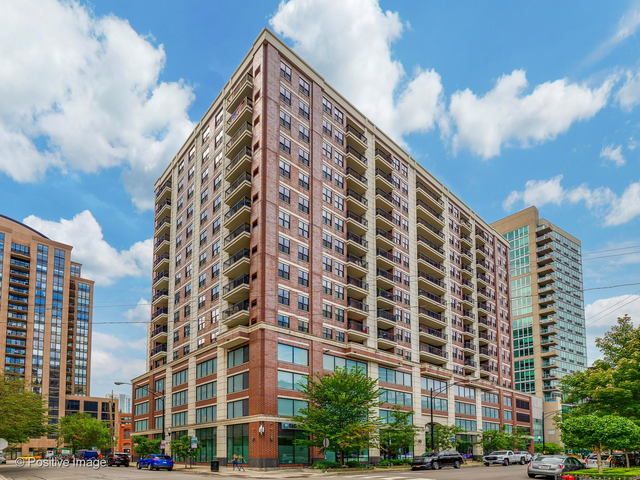 451 Huron Street, Chicago, IL 60654