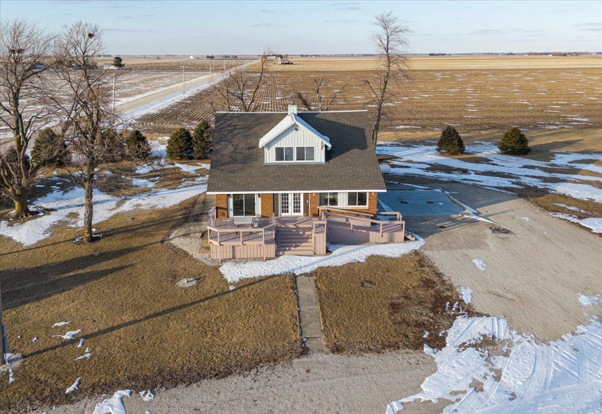 10788 1000 East Road, Chenoa, IL 61726