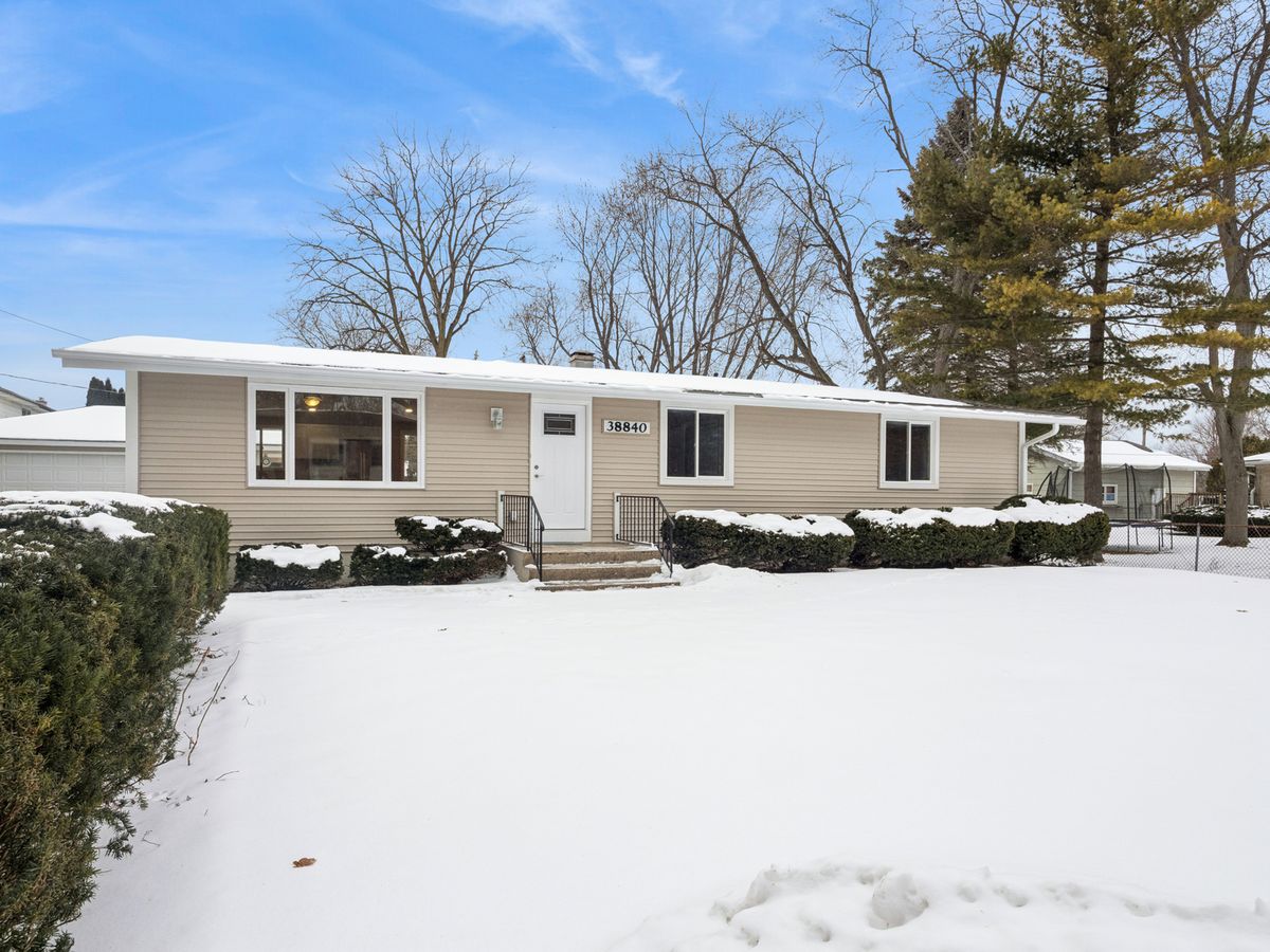 38840 Park Avenue, Beach Park, IL 60099