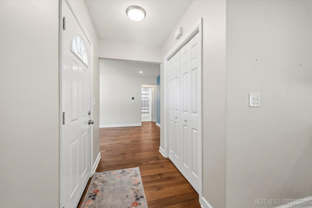 2010 Paddock Ln, Wheaton, IL 60187 — photo 7