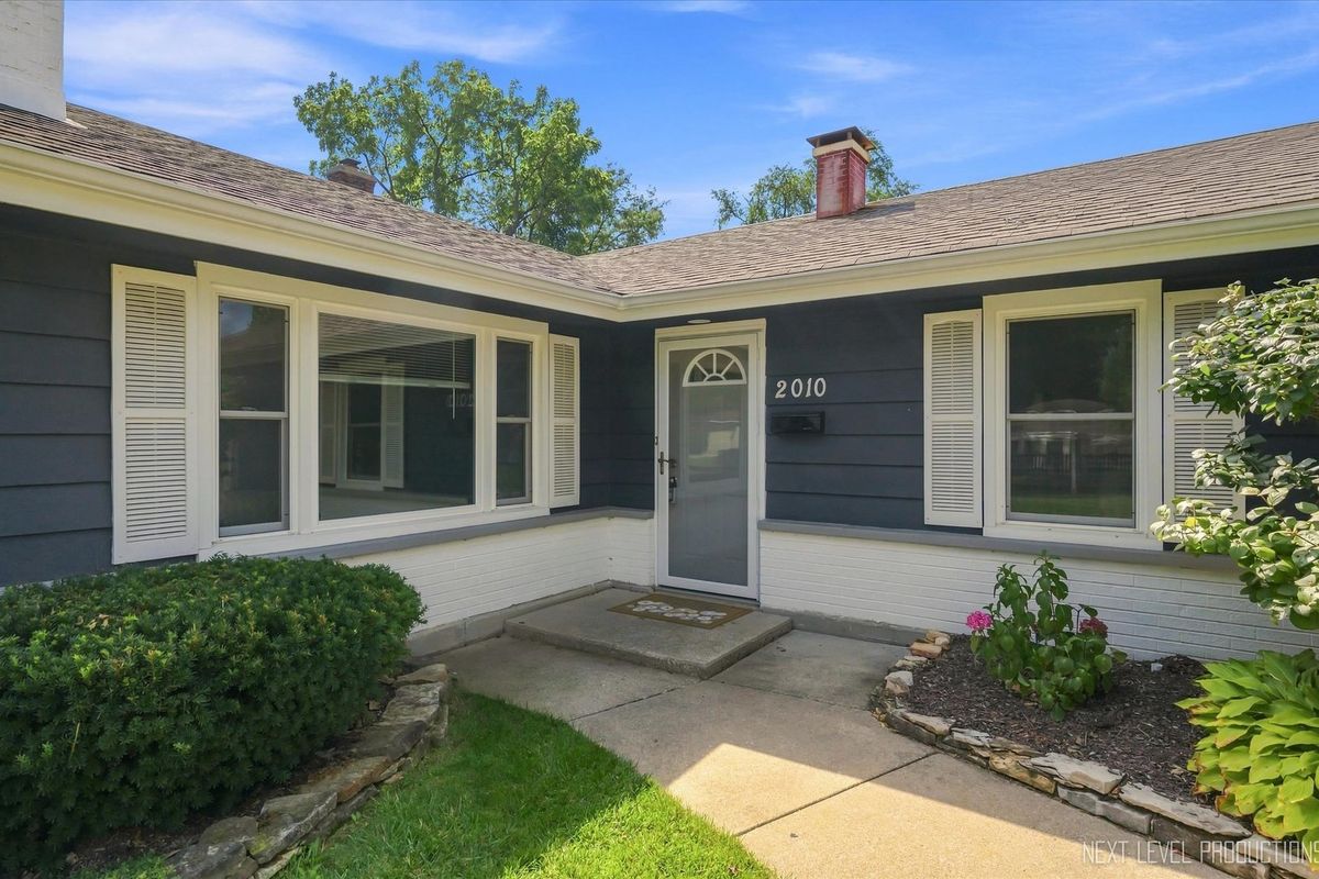 2010 Paddock Ln, Wheaton, IL 60187 — photo 6