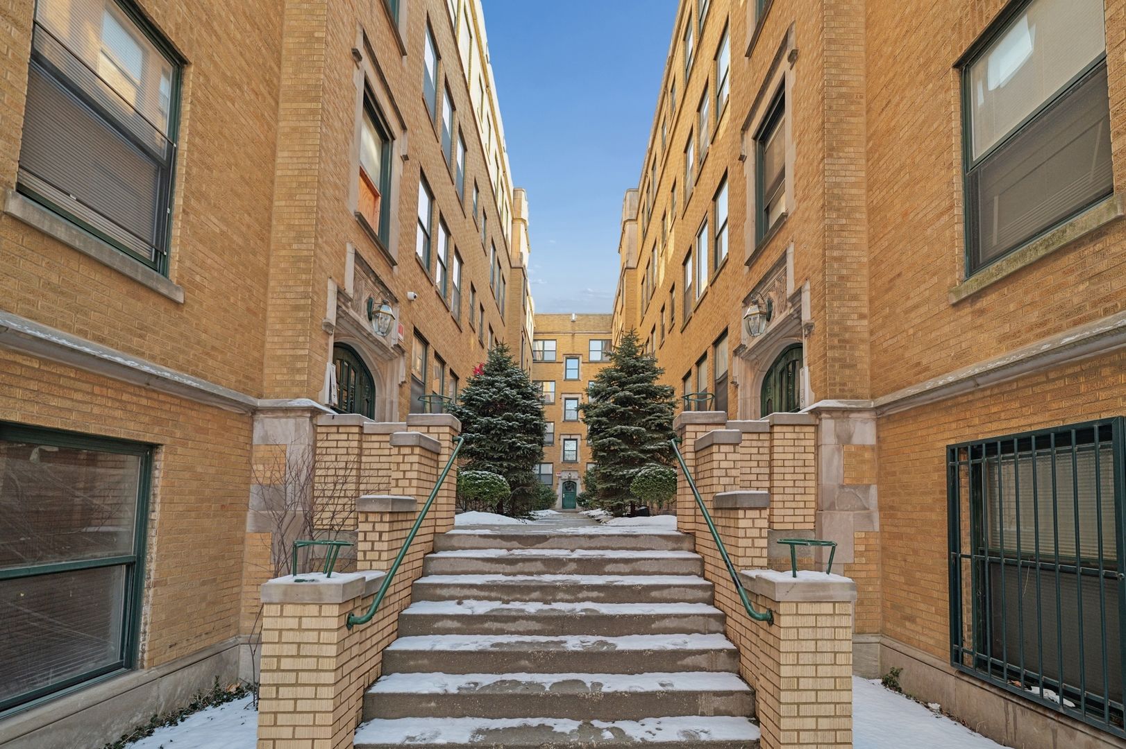 7209 S Yates Boulevard #2B — Chicago, IL 60649