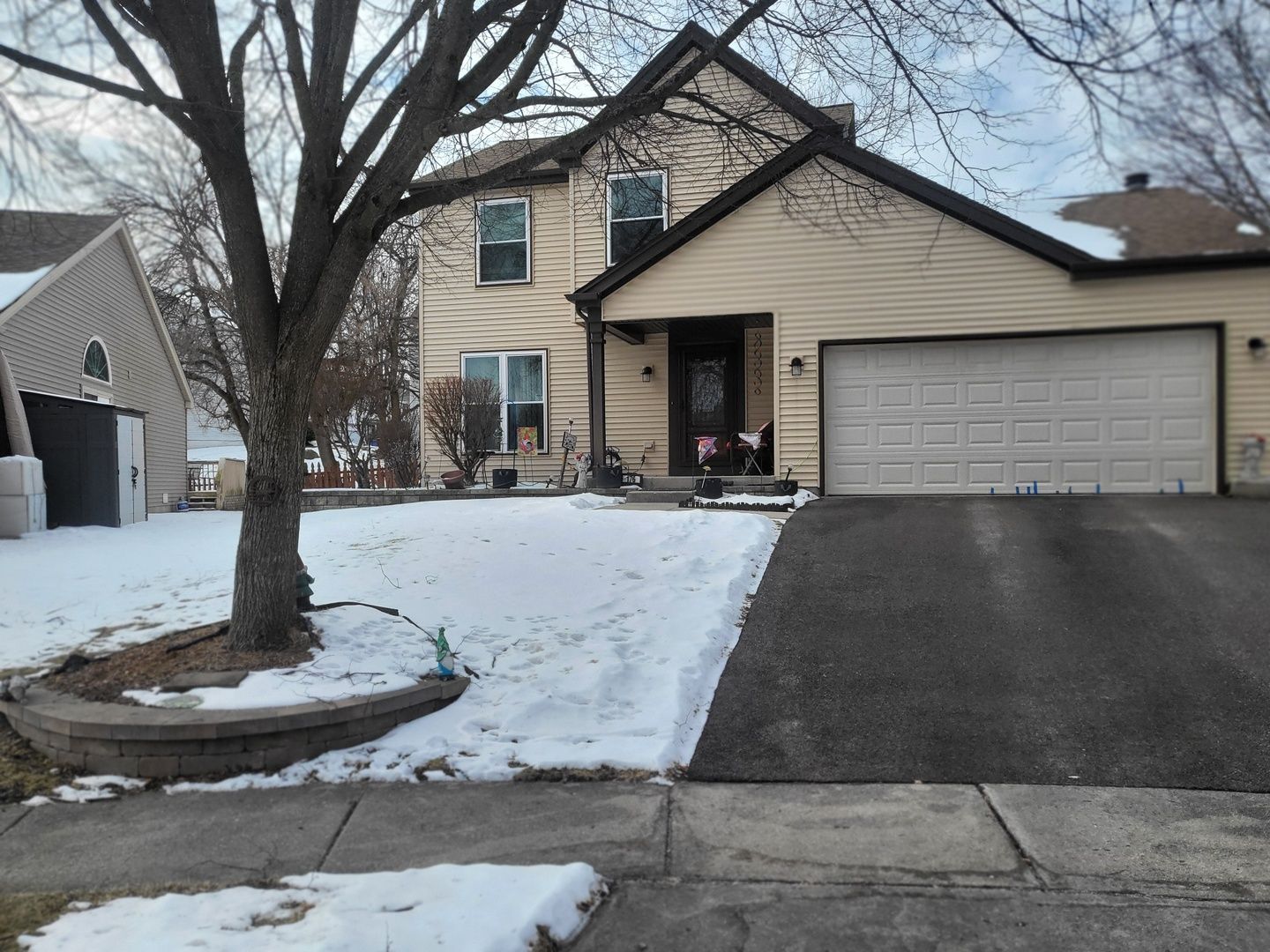 176 Tay River Drive — Carpentersville, IL 60110