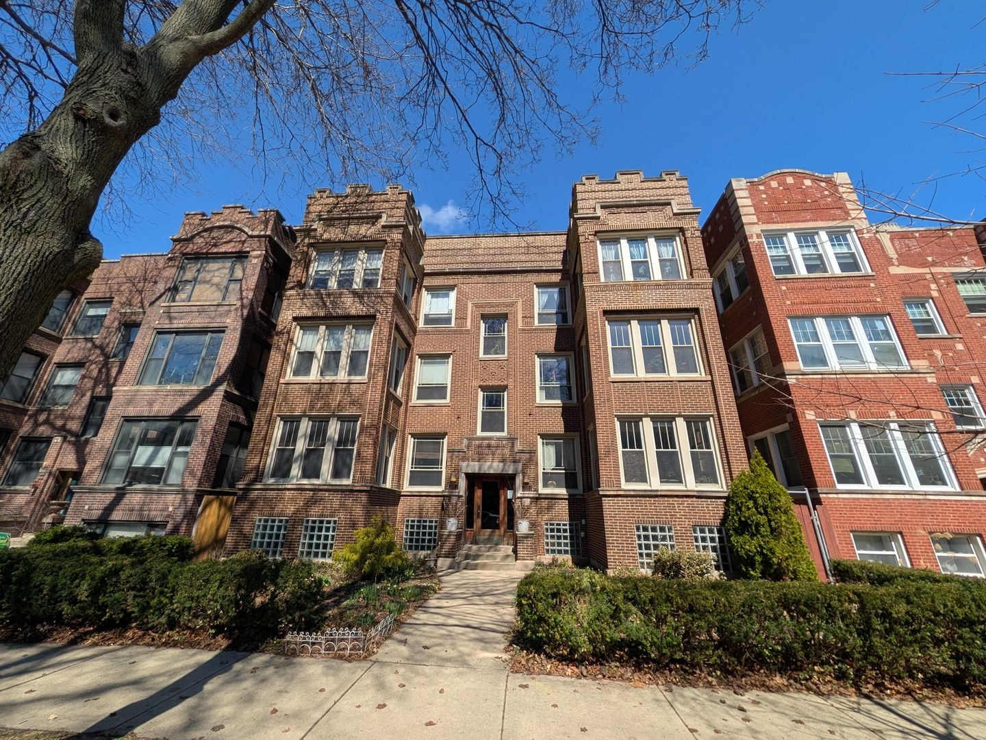 1326 W Albion Avenue #1 — Chicago, IL 60626