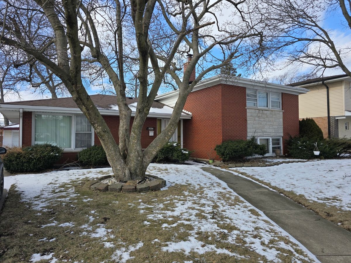 15354 Dobson Avenue, South Holland, IL 60473
