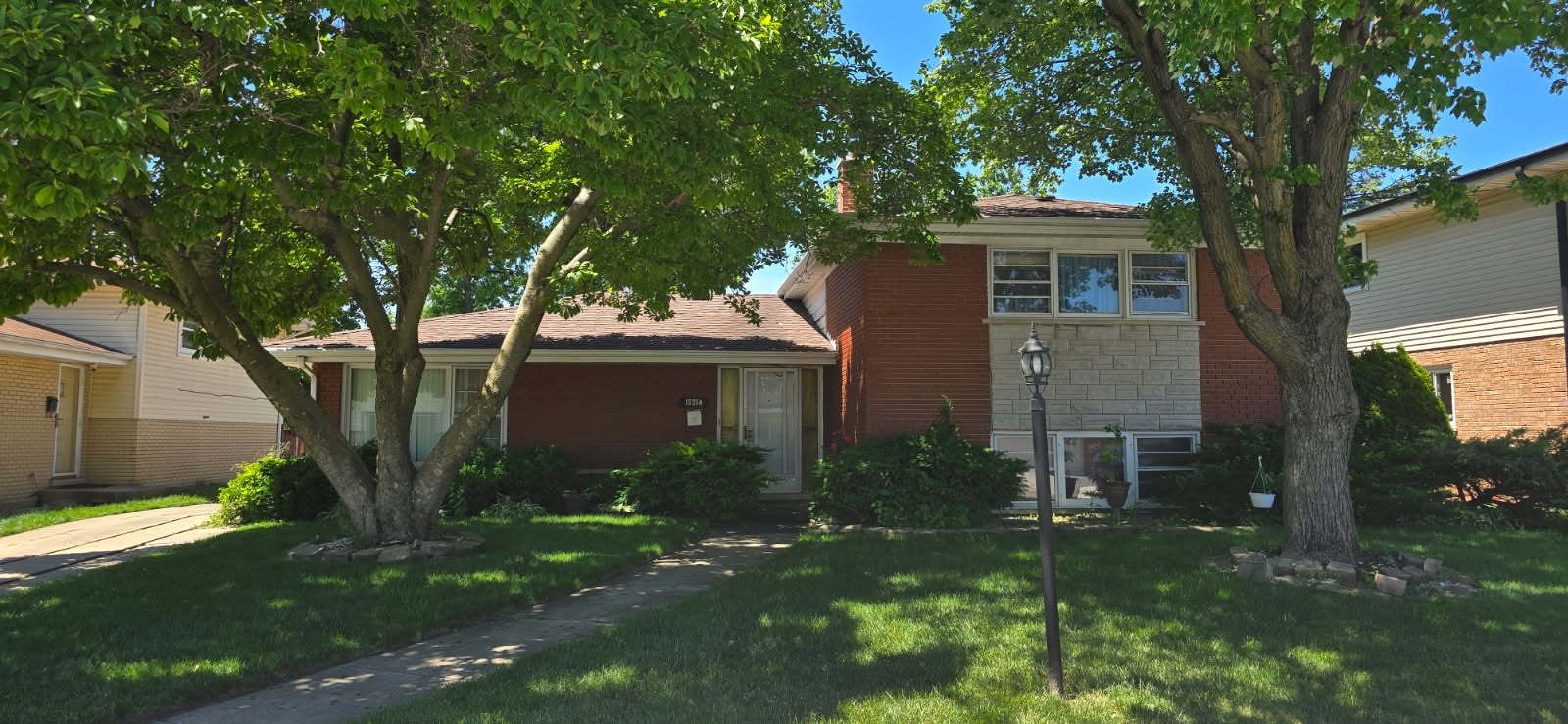15354 Dobson Avenue — South Holland, IL 60473