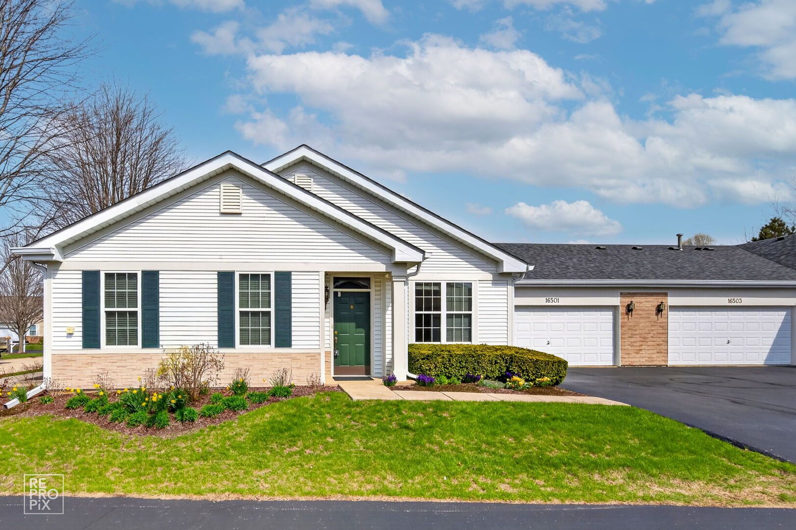 16501 Buckner Pond Way #16501 — Crest Hill, IL 60403