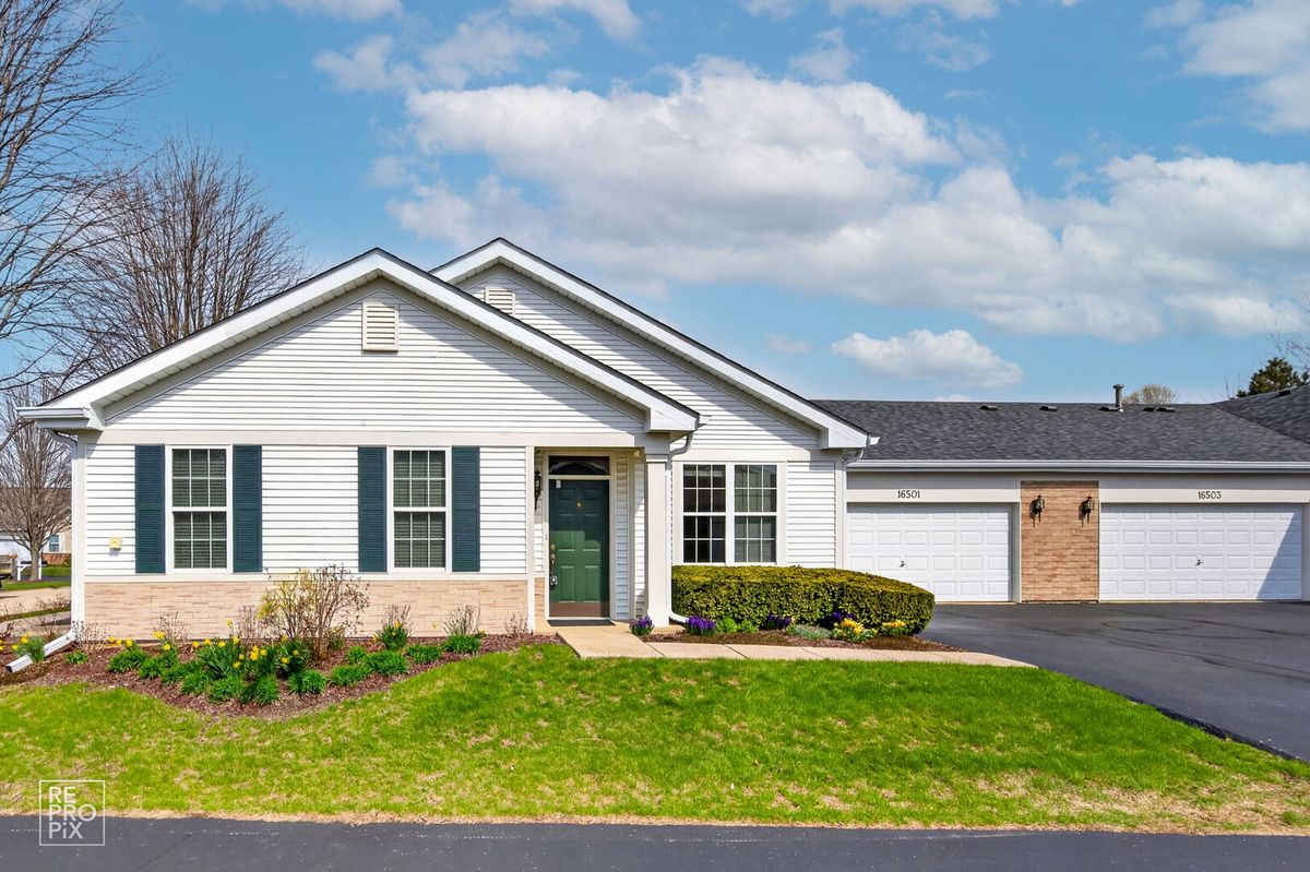 16501 Buckner Pond Way, Crest Hill, IL 60403